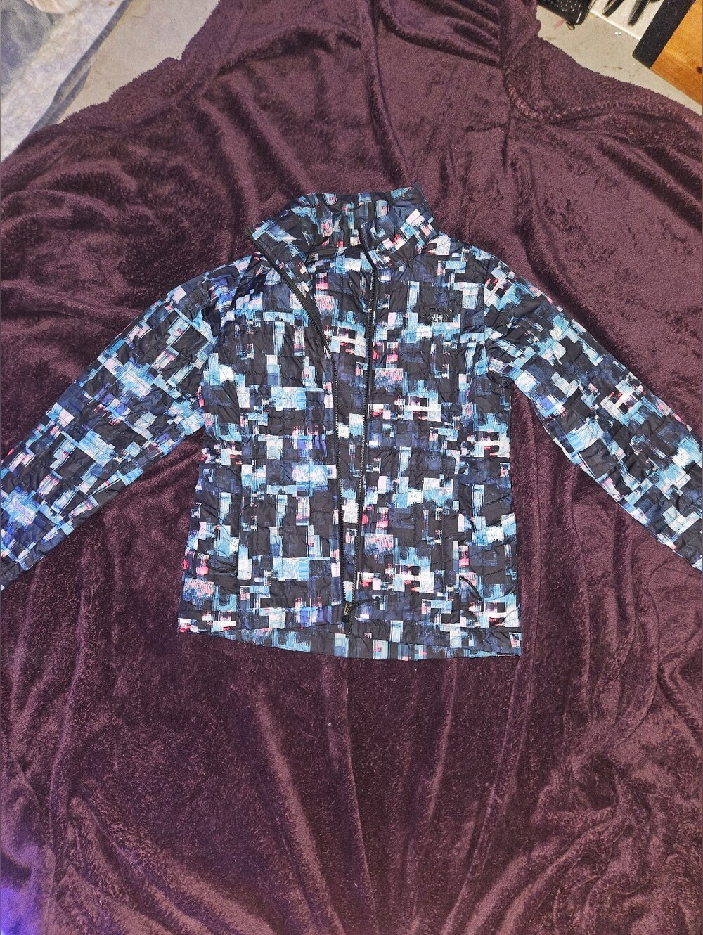 The North Face Womens Geometric Print Puffer Jacket - Blue & Blackns